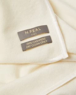 Baby Hooded Cashmere Blanket New Ivory White -Cozy Fashion Shop AW21 NPC000038 N68 3