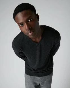 Men's Conduit Fine Gauge Cashmere Jumper Dark Charcoal Grey -Cozy Fashion Shop AW21 NPG000130R DKC 1