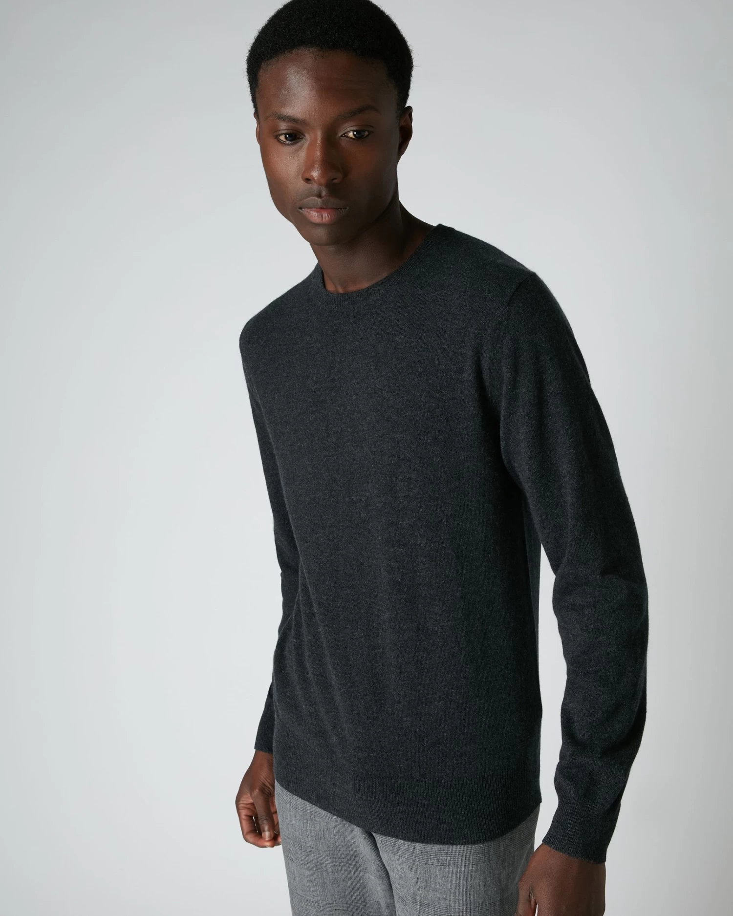 Men's Oxford Round Neck Cashmere Jumper Dark Charcoal Grey 7 Men's Oxford Round Neck Cashmere Jumper Dark Charcoal Grey - Image 5