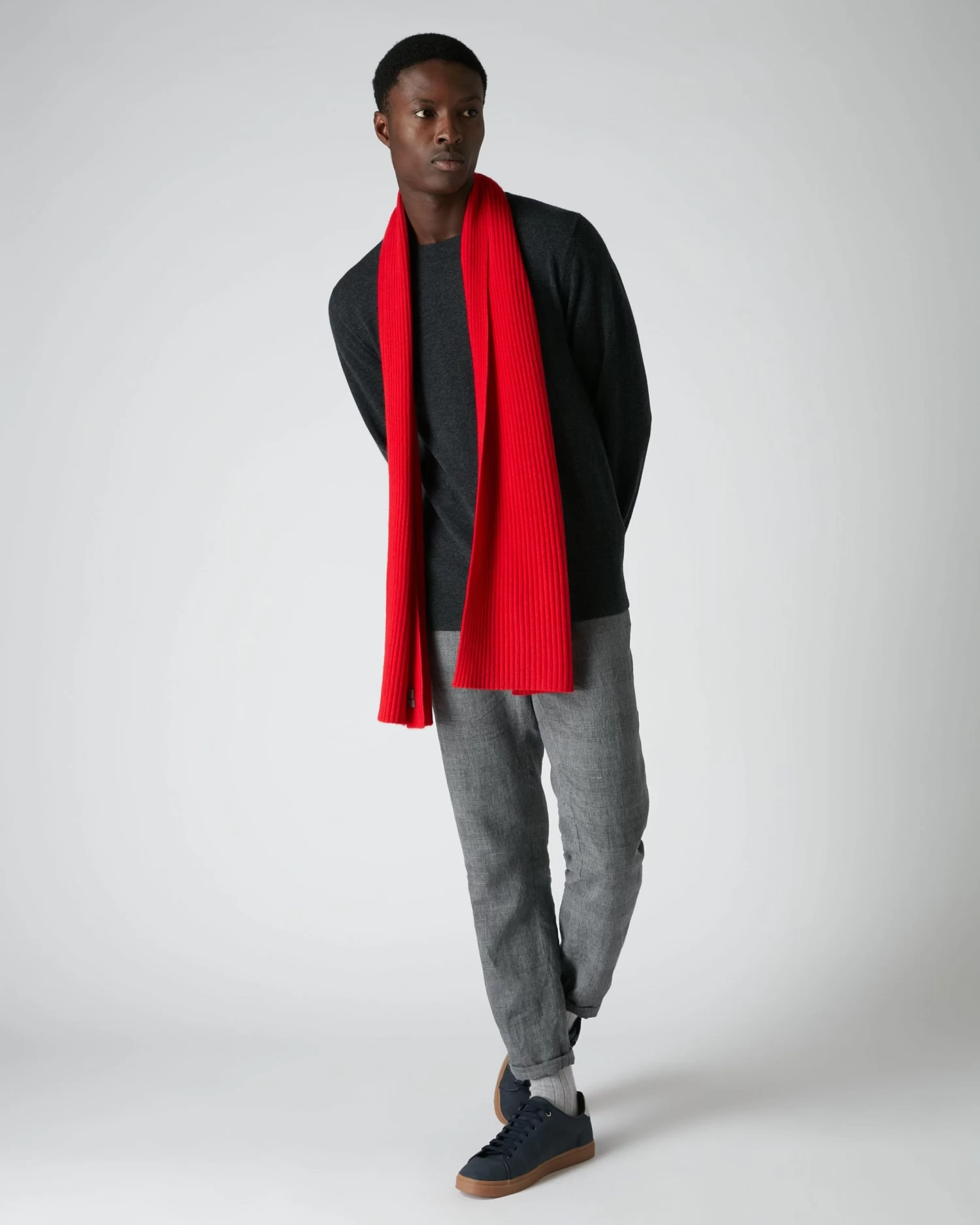 Men's Oxford Round Neck Cashmere Jumper Dark Charcoal Grey 5 Men's Oxford Round Neck Cashmere Jumper Dark Charcoal Grey - Image 3