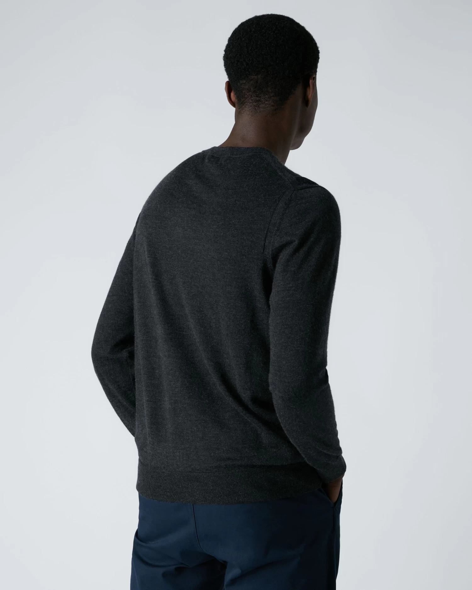 Men's Covent Fine Gauge Cashmere Round Neck Jumper Dark Charcoal Grey 6 Men's Covent Fine Gauge Cashmere Round Neck Jumper Dark Charcoal Grey - Image 4