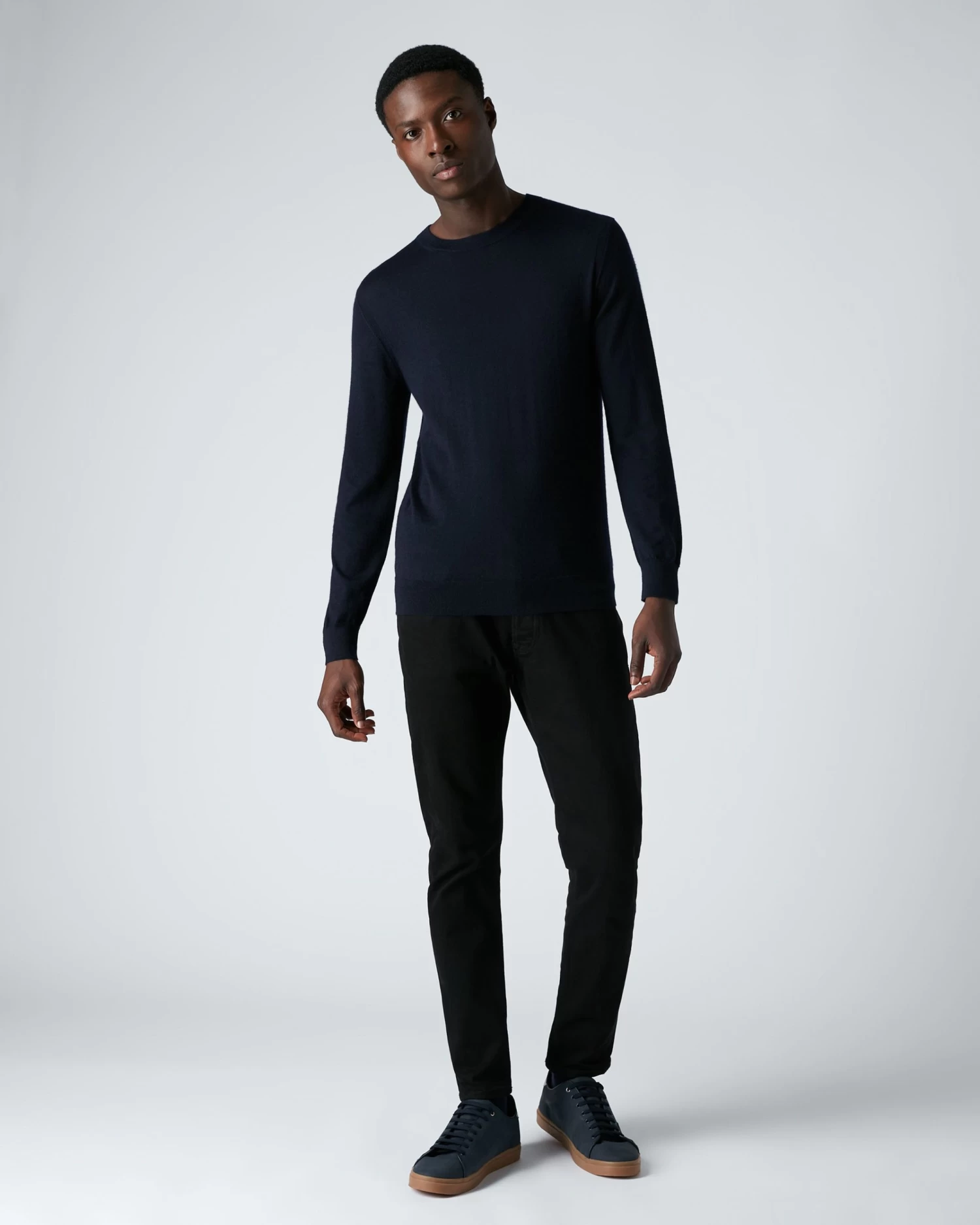 Men's Covent Fine Gauge Cashmere Round Neck Jumper Navy Blue 5 Men's Covent Fine Gauge Cashmere Round Neck Jumper Navy Blue - Image 3