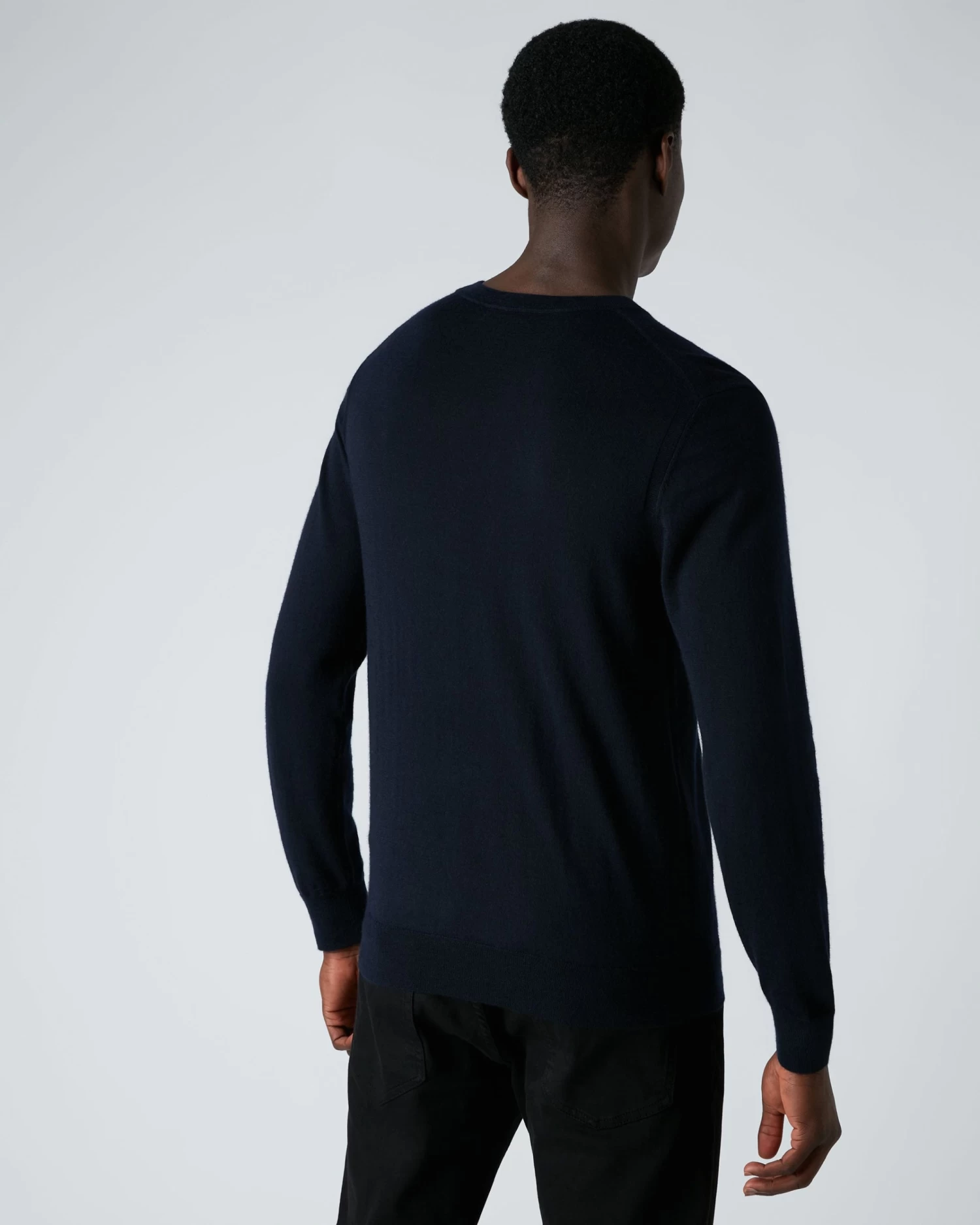 Men's Covent Fine Gauge Cashmere Round Neck Jumper Navy Blue 6 Men's Covent Fine Gauge Cashmere Round Neck Jumper Navy Blue - Image 4