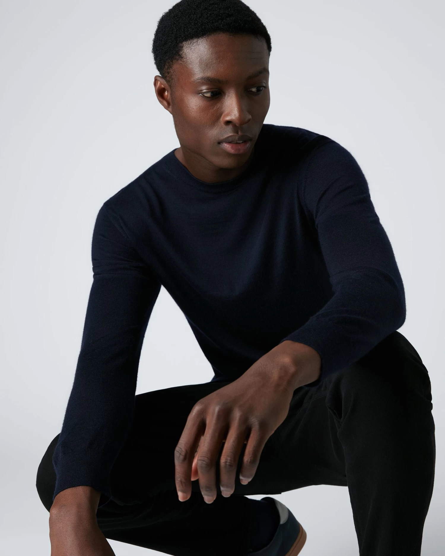 Men's Covent Fine Gauge Cashmere Round Neck Jumper Navy Blue 3 Men's Covent Fine Gauge Cashmere Round Neck Jumper Navy Blue