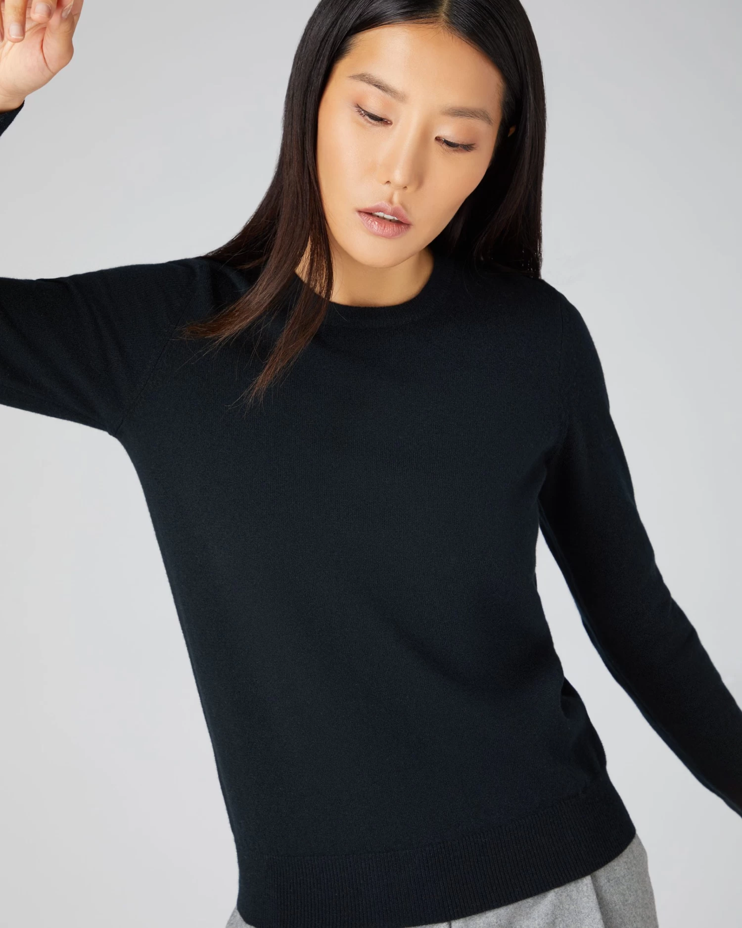 Women's Evie Classic Round Neck Cashmere Jumper Black 3 Women's Evie Classic Round Neck Cashmere Jumper Black