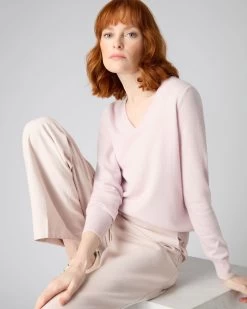 Women's Phoebe V Neck Cashmere Jumper Quartz Pink 11 Women's Phoebe V Neck Cashmere Jumper Quartz Pink -Cozy Fashion Shop AW23 NPW001800B QZP 1