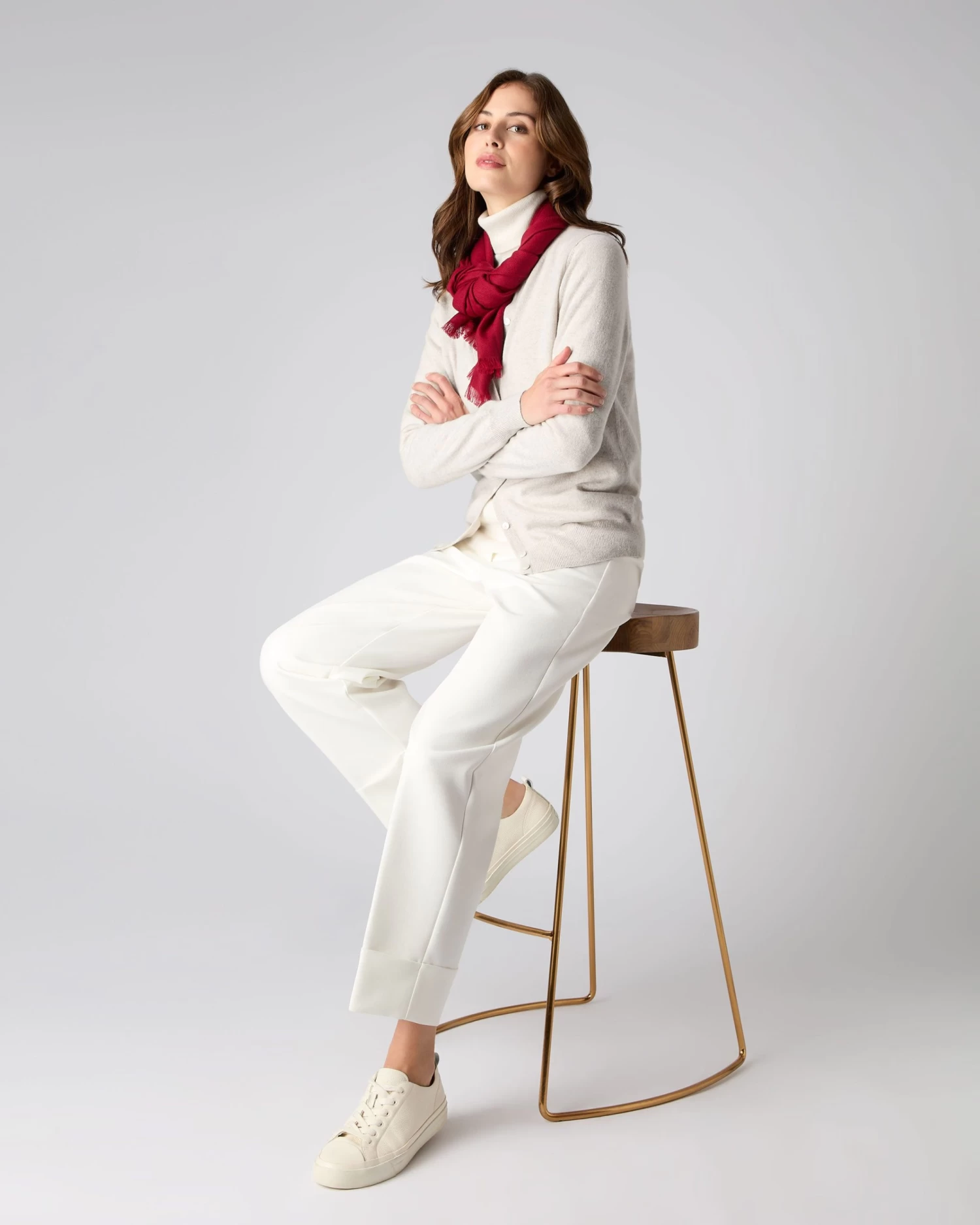 Women's Olivia Round Neck Cashmere Cardigan Pebble Grey 5 Women's Olivia Round Neck Cashmere Cardigan Pebble Grey - Image 3