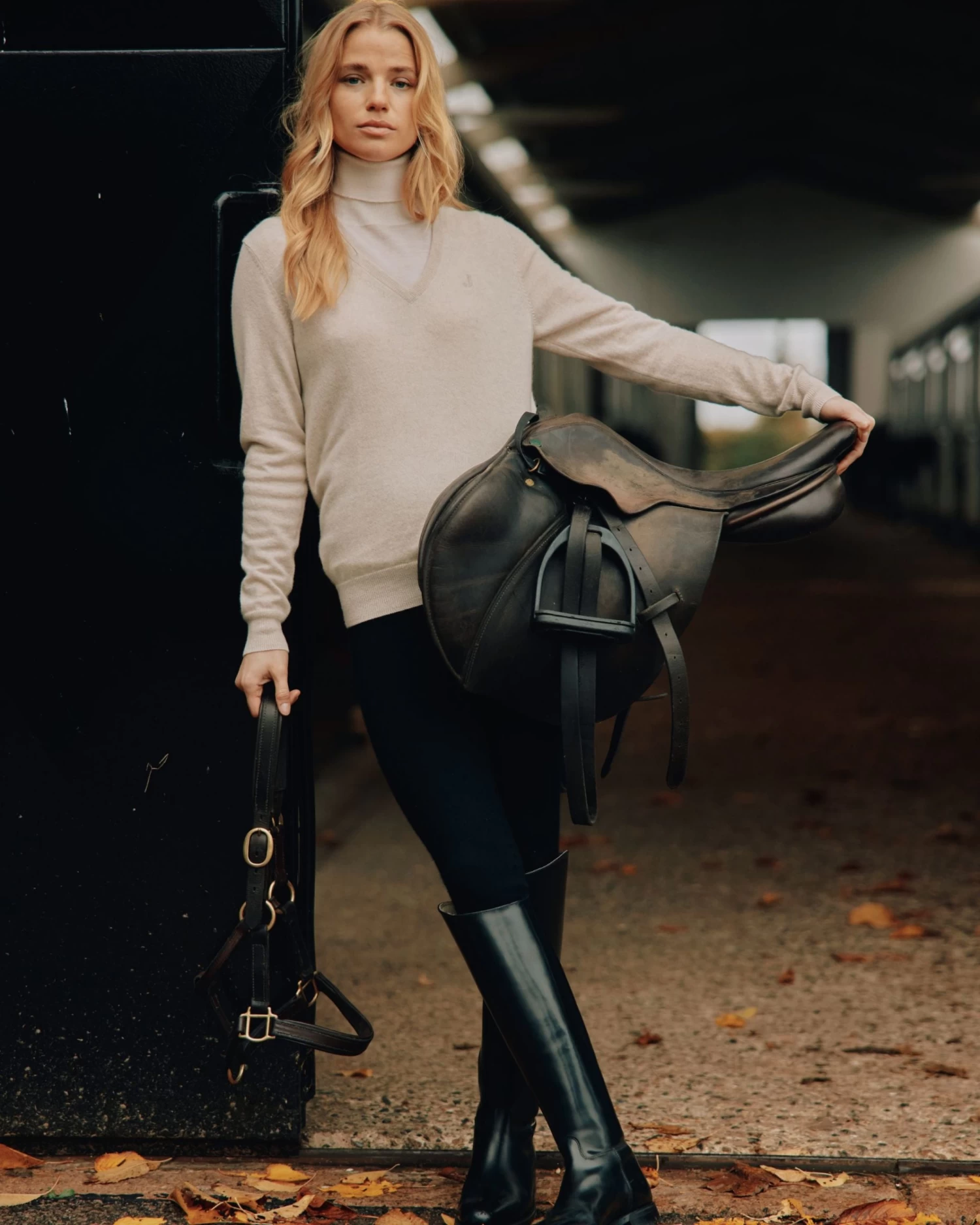 The Jockey Club Women's V Neck Cashmere Jumper Ecru White 12 The Jockey Club Women's V Neck Cashmere Jumper Ecru White - Image 10