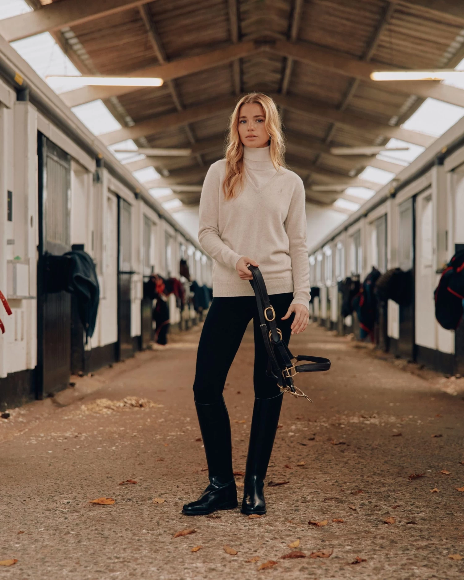 The Jockey Club Women's V Neck Cashmere Jumper Ecru White 13 The Jockey Club Women's V Neck Cashmere Jumper Ecru White - Image 11