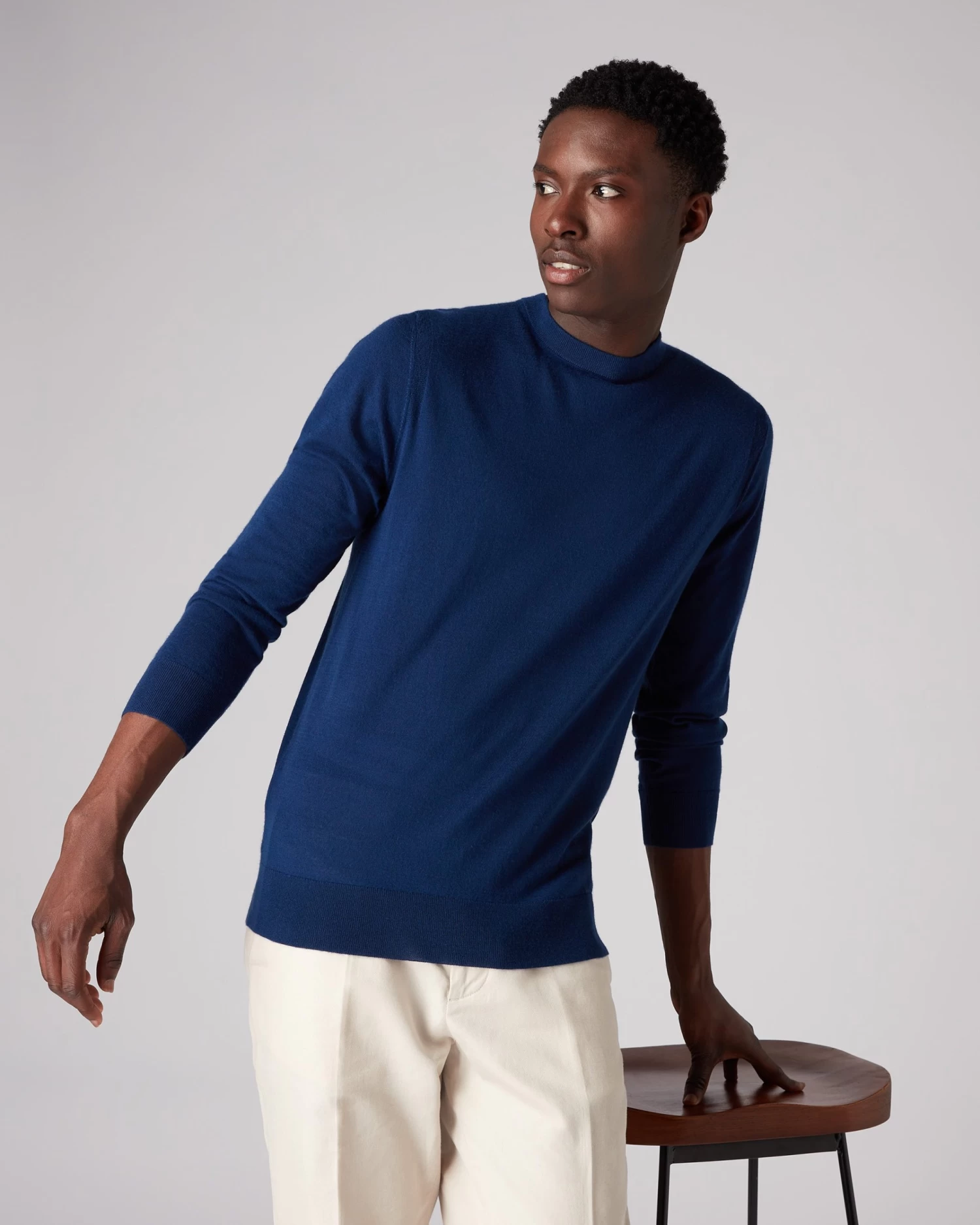 Men's Covent Fine Gauge Cashmere Round Neck Jumper French Blue 7 Men's Covent Fine Gauge Cashmere Round Neck Jumper French Blue - Image 5