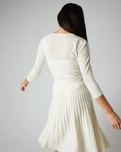 Women's Darcie Superfine Cashmere Cropped Cardigan New Ivory White -Cozy Fashion Shop SS22 NPW000831 NIV 4 44b75bb0 ec17 4023 85e7 0a7f423f827c