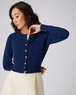 Women's Ivy Cropped Cashmere Cardigan French Blue 11 Women's Ivy Cropped Cashmere Cardigan French Blue -Cozy Fashion Shop SS23 NPW001830B F71 1