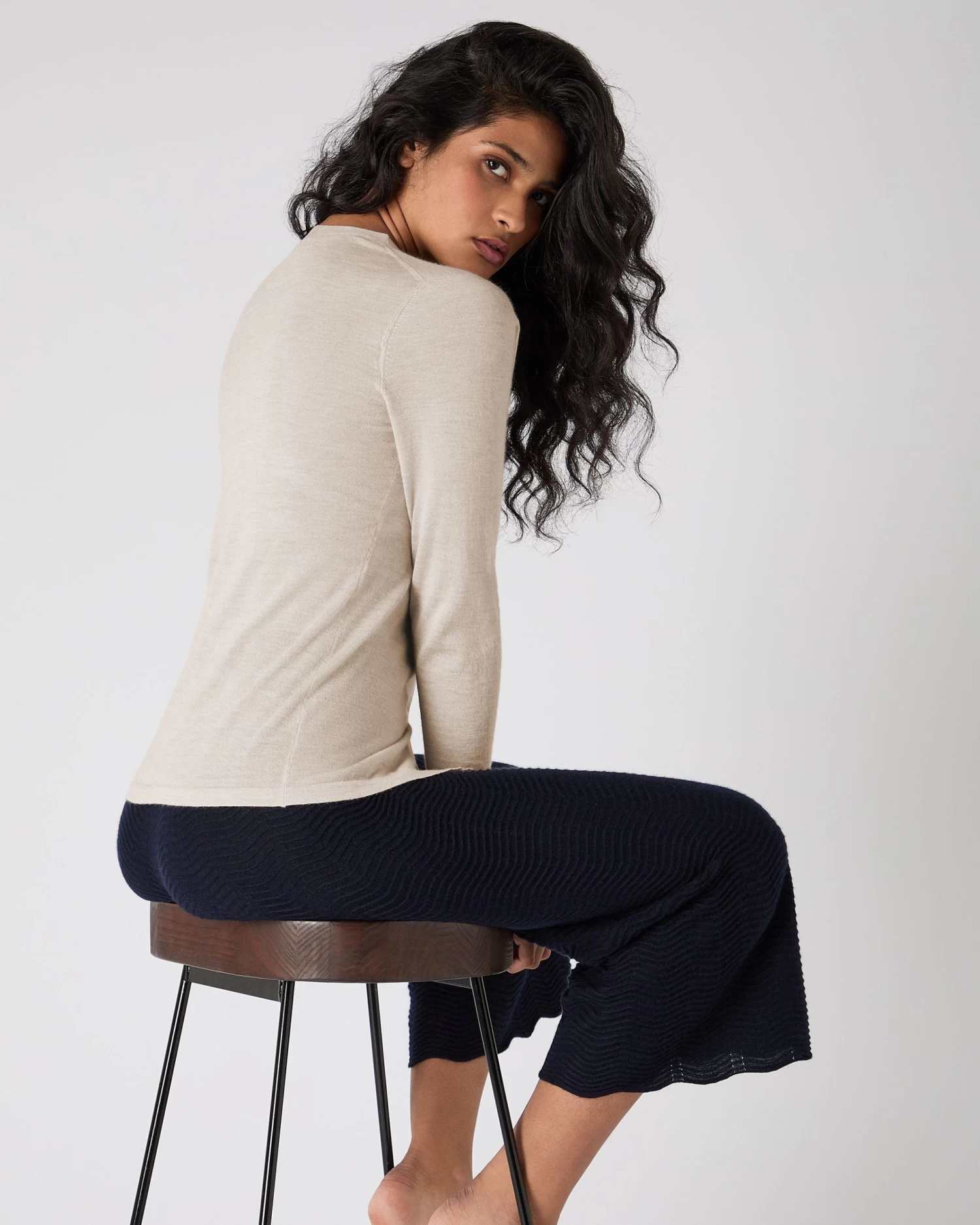 Women's Mia Superfine Cashmere V Neck Cardigan Sandstone Brown 6 Women's Mia Superfine Cashmere V Neck Cardigan Sandstone Brown - Image 4