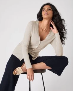 Women's Mia Superfine Cashmere V Neck Cardigan Sandstone Brown 11 Women's Mia Superfine Cashmere V Neck Cardigan Sandstone Brown -Cozy Fashion Shop SS24 NPW000807 S44 5
