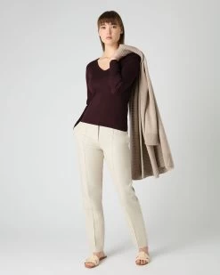 Women's Imogen Superfine Cashmere V Neck Jumper Clove Brown -Cozy Fashion Shop SS24 NPW000808 CLO 3
