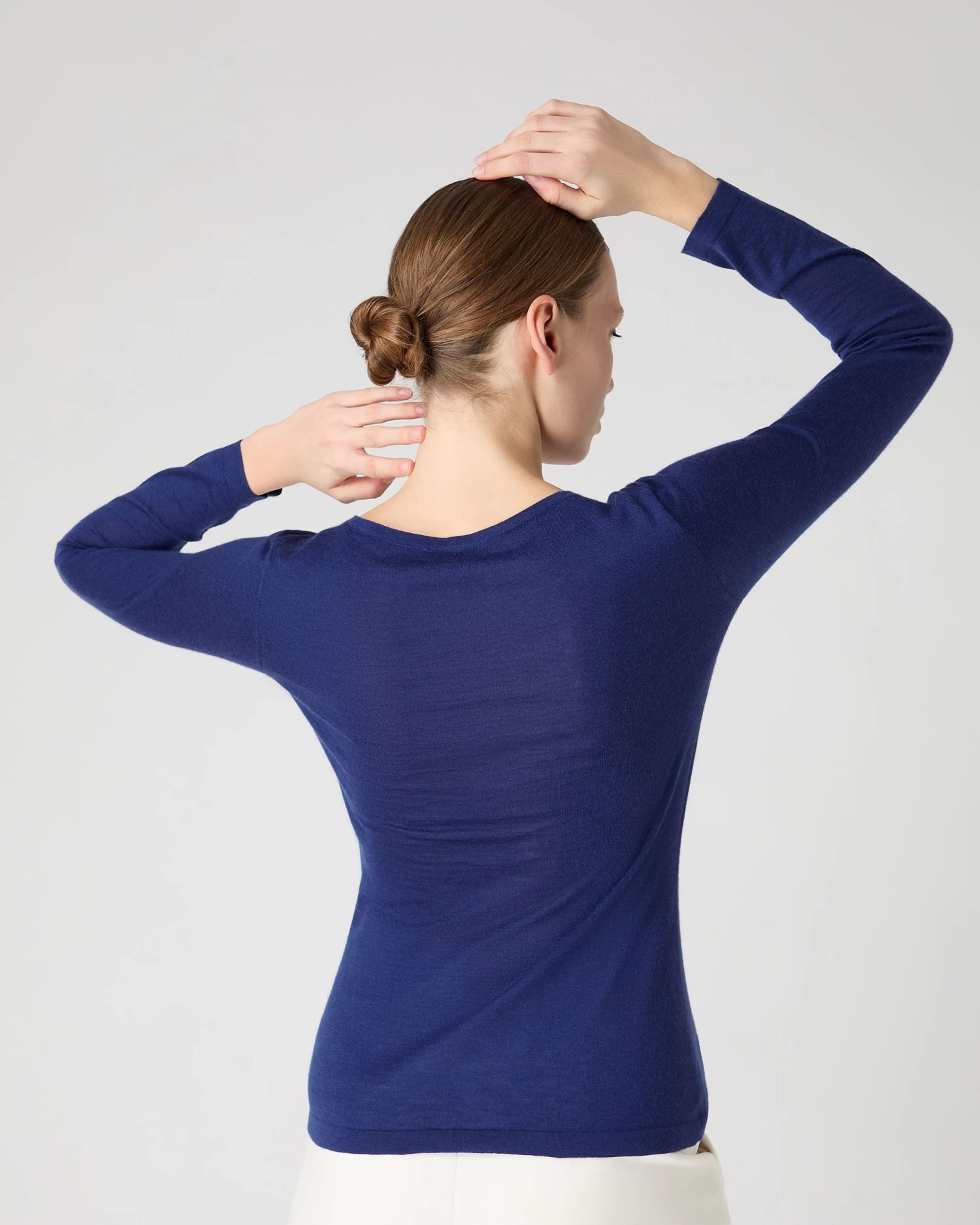 Women's Imogen Superfine Cashmere V Neck Jumper Indigo Blue 6 Women's Imogen Superfine Cashmere V Neck Jumper Indigo Blue - Image 4