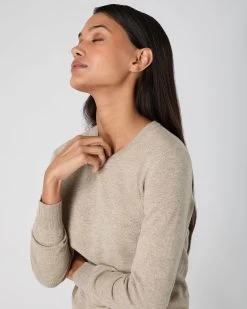 Women's Evie Classic Round Neck Cashmere Jumper Oatmeal Brown -Cozy Fashion Shop SS24 NPW000928B OAT 5