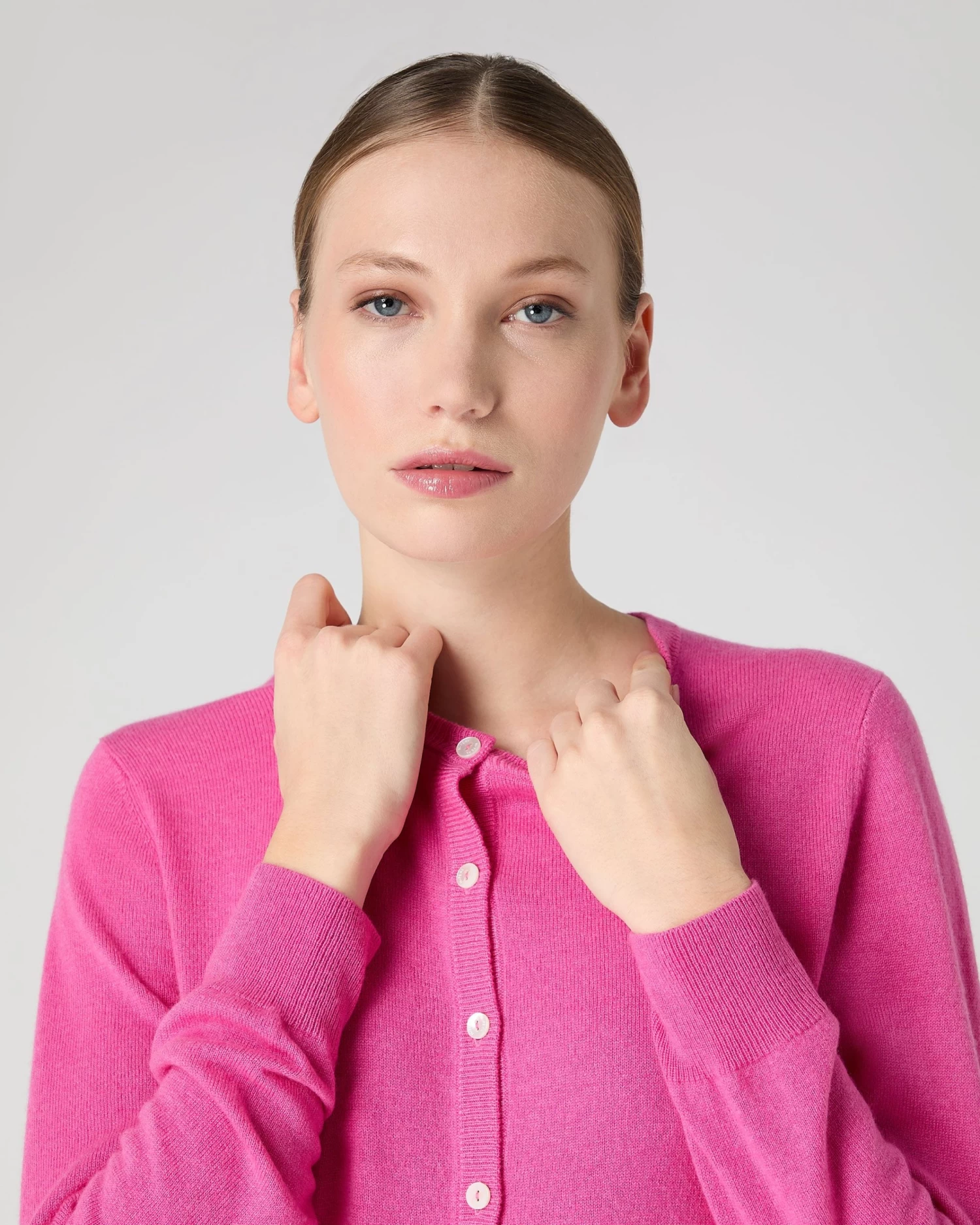 Women's Olivia Round Neck Cashmere Cardigan Vibrant Pink 7 Women's Olivia Round Neck Cashmere Cardigan Vibrant Pink - Image 5