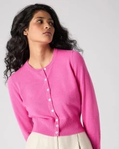 Women's Ivy Cropped Cashmere Cardigan Vibrant Pink 11 Women's Ivy Cropped Cashmere Cardigan Vibrant Pink -Cozy Fashion Shop SS24 NPW001830B VPO 5