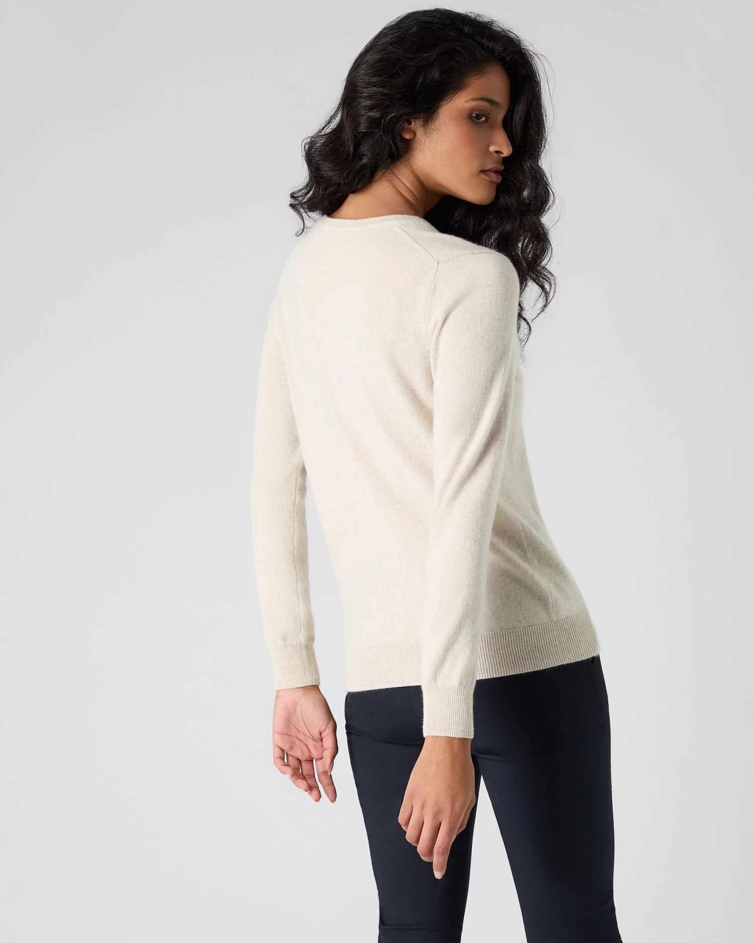 The Jockey Club Women's V Neck Cashmere Jumper Ecru White 7 The Jockey Club Women's V Neck Cashmere Jumper Ecru White - Image 5