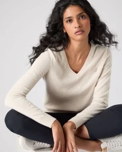 The Jockey Club Women's V Neck Cashmere Jumper Ecru White 18 The Jockey Club Women's V Neck Cashmere Jumper Ecru White -Cozy Fashion Shop SS24 NPW108637 E34 5