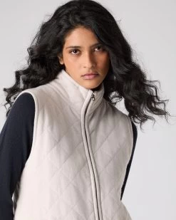 The Jockey Club Women's Diamond Cashmere Gilet Snow Grey -Cozy Fashion Shop SS24 NPW108715 S60 5op