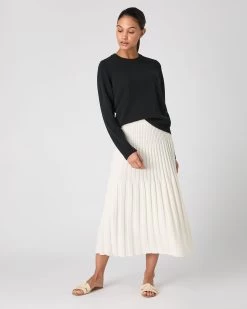 Women's Hallie Round Neck Cashmere Jumper Black -Cozy Fashion Shop SS24 NPW109138 B50 3