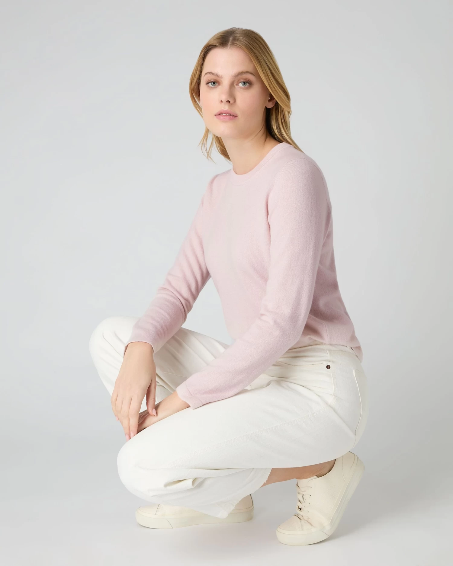 Women's Hallie Round Neck Cashmere Jumper Quartz Pink 3 Women's Hallie Round Neck Cashmere Jumper Quartz Pink