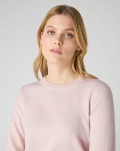Women's Hallie Round Neck Cashmere Jumper Quartz Pink 11 Women's Hallie Round Neck Cashmere Jumper Quartz Pink -Cozy Fashion Shop SS24 NPW109138 QZP 5
