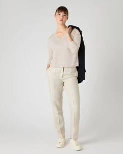 Women's Superfine Cashmere V Neck Jumper Sandstone Brown -Cozy Fashion Shop SS24 NPW109189 S44 3