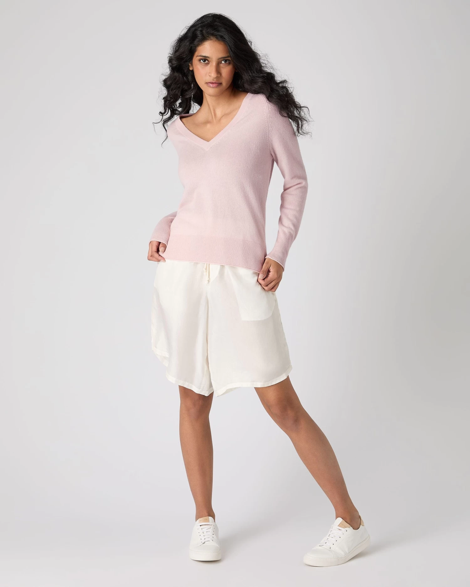 Women's Longline V Neck Cashmere Jumper Quartz Pink 5 Women's Longline V Neck Cashmere Jumper Quartz Pink - Image 3